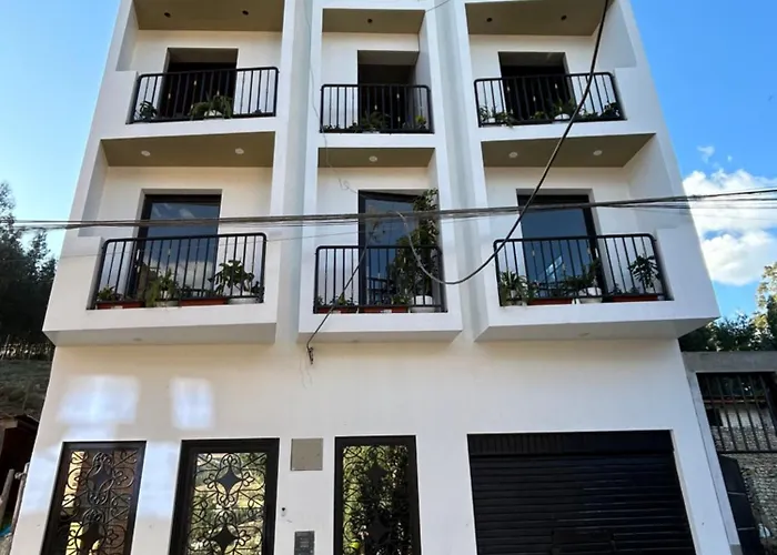 Central Climbing HostelHostal